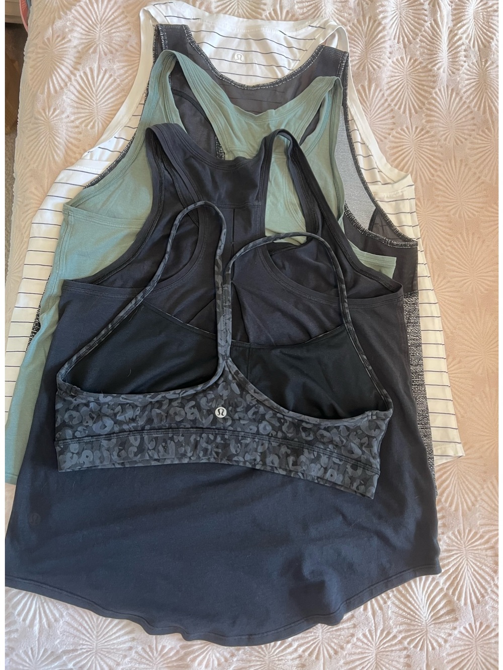 Lululemon athletica Lot of 5 Women  4 Tanks & Sports Bra size 10,12